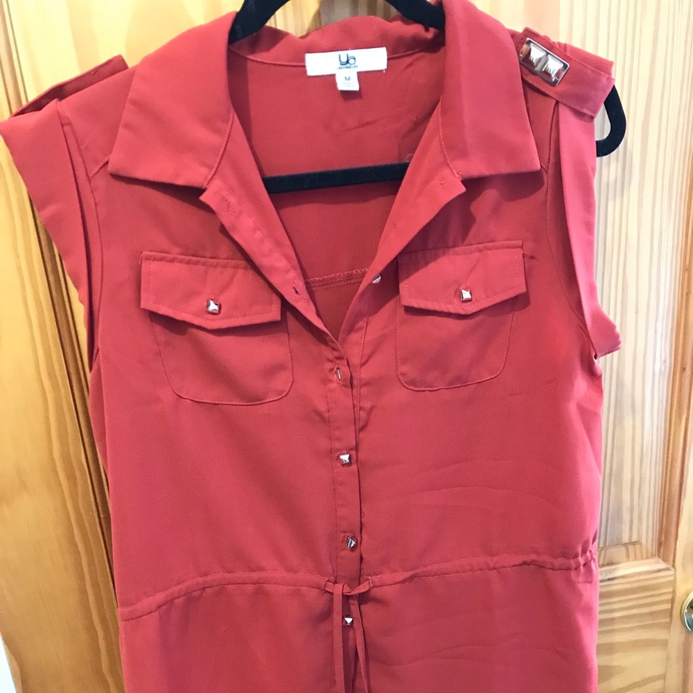Sleeveless blouse